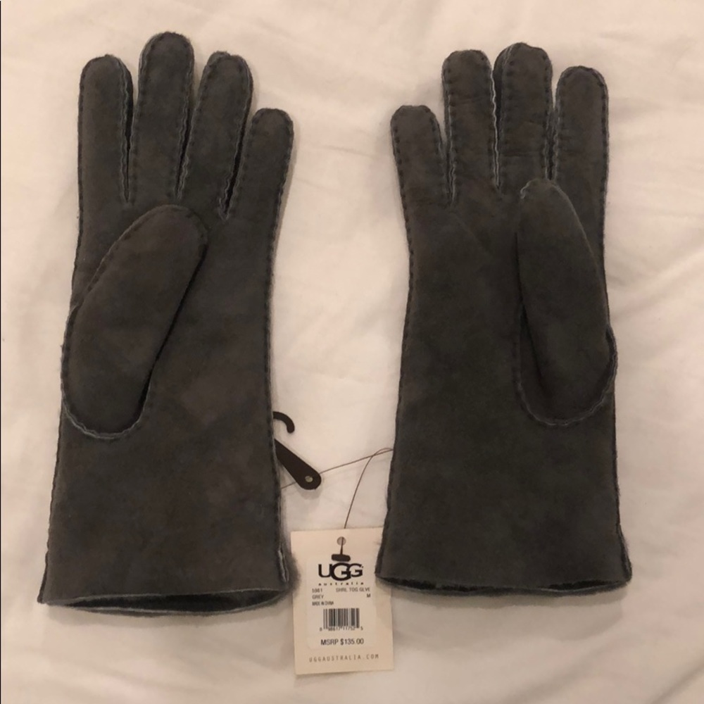 UGG - gray shearling gloves